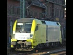 ES 64 U2-008 (182 508-2) mit Containerzug gen Sden durch Eichenberg.